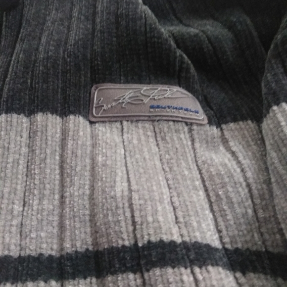 Sweater - Picture 3 of 3